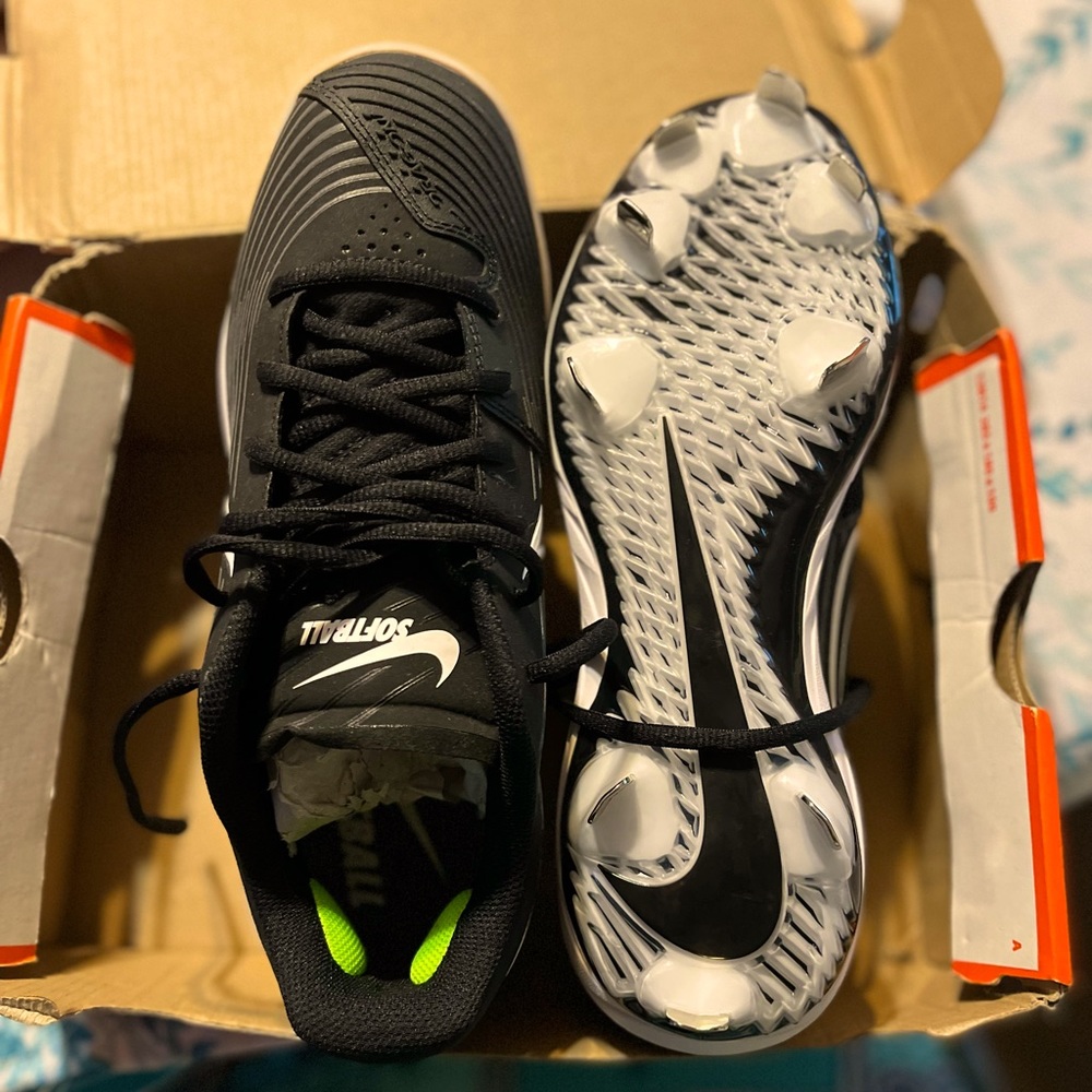 Women’s Nike Softball Spikes (metal)
